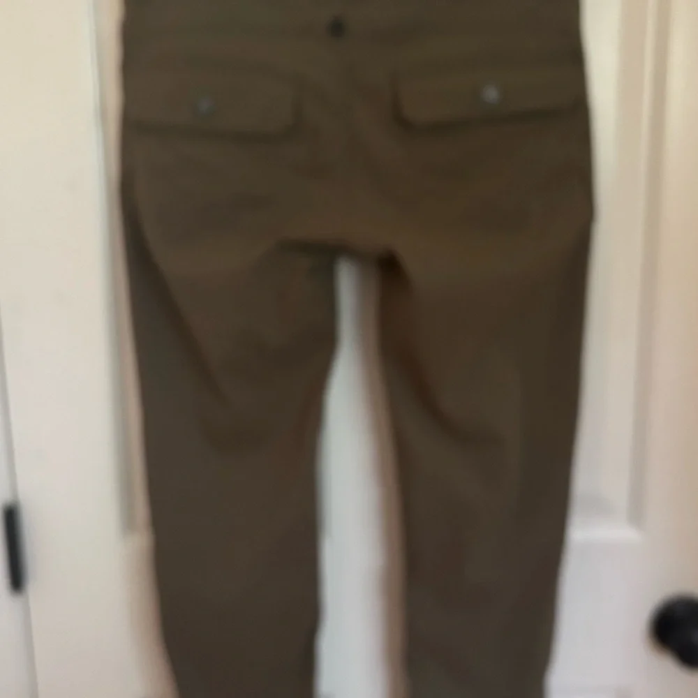 PRANA Straight-Leg Utility Pants in Olive Green. SIZE 6.  So soft! - Picture 5 of 7